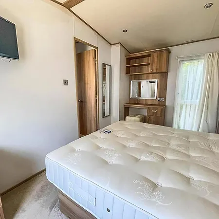 Beautiful Caravan With Decking At Carlton Meres Holiday Park, Suffolk Ref 60022M Saxmundham Exterior photo