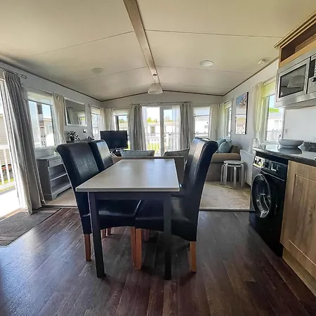 Beautiful Caravan With Decking At Carlton Meres Holiday Park, Suffolk Ref 60022M Saxmundham Exterior photo