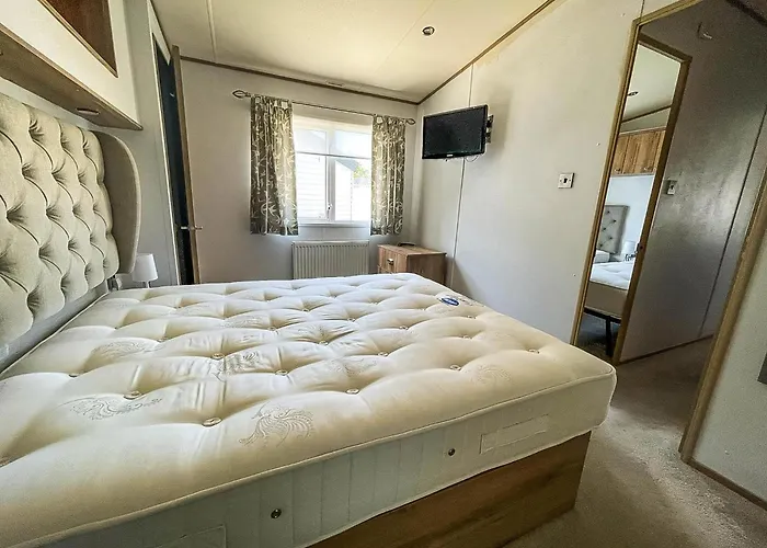Beautiful Caravan With Decking At Carlton Meres Holiday Park, Suffolk Ref 60022M
