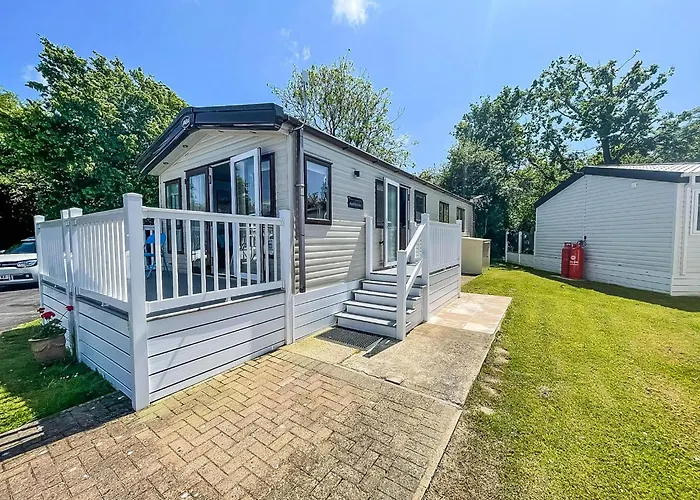 Beautiful Caravan With Decking At Carlton Meres Holiday Park, Suffolk Ref 60022M