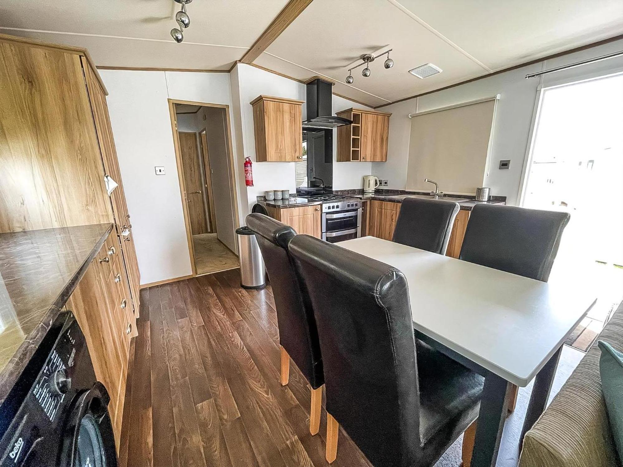 Beautiful Caravan With Decking At Carlton Meres Park, Suffolk Ref 60022m * Саксмундхэм