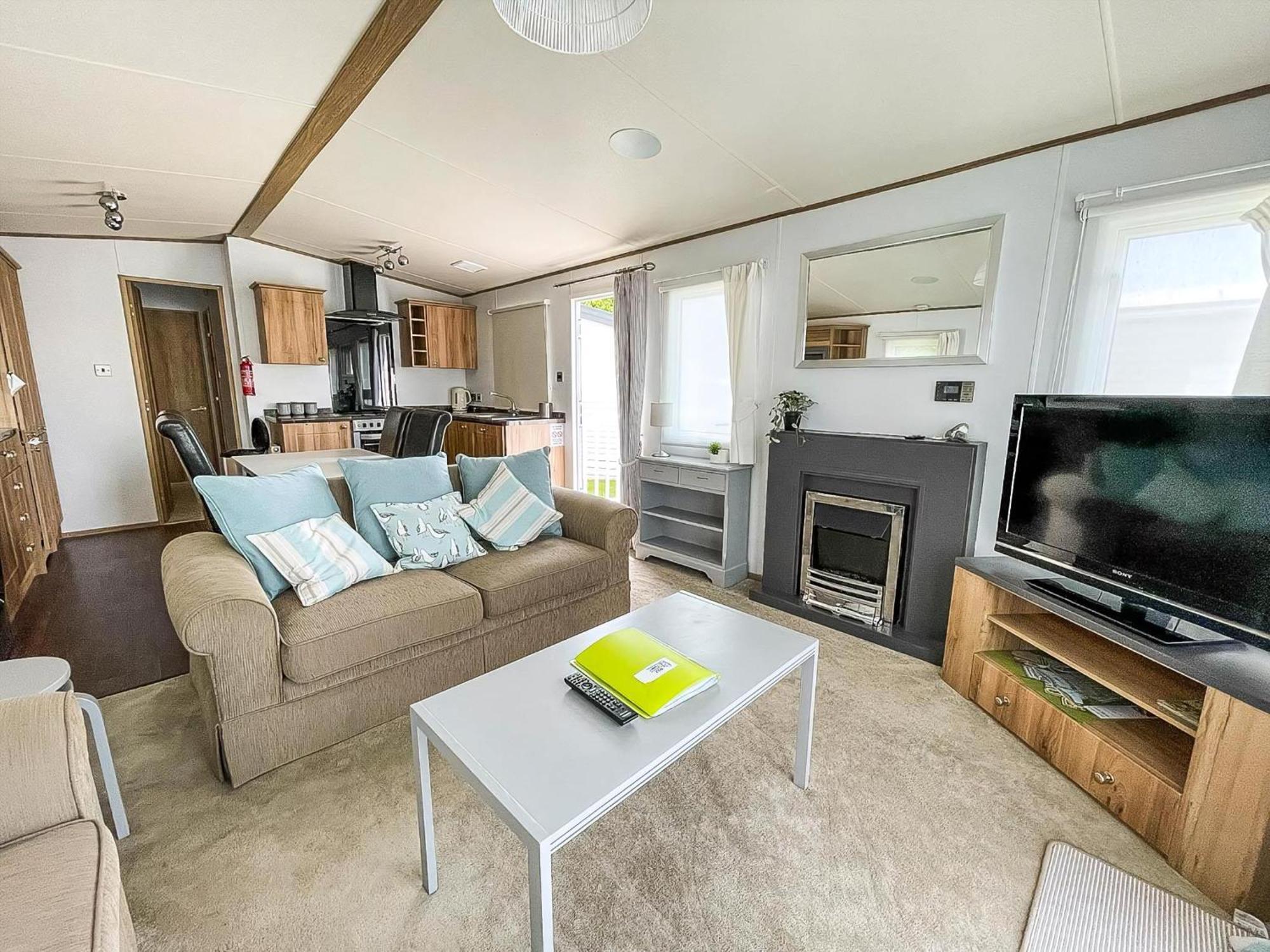 Beautiful Caravan With Decking At Carlton Meres Park, Suffolk Ref 60022m Кемпинг Саксмундхэм